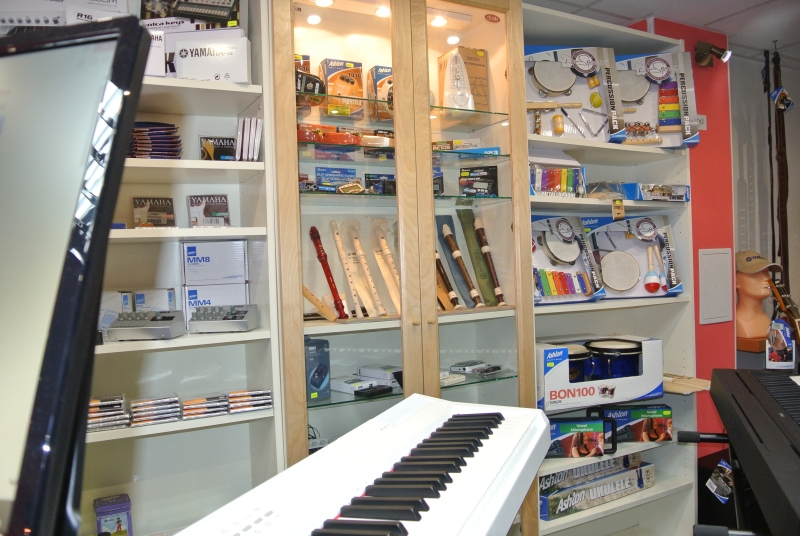 Obchod s hudebn�mi n�stroji Bohum�n 2